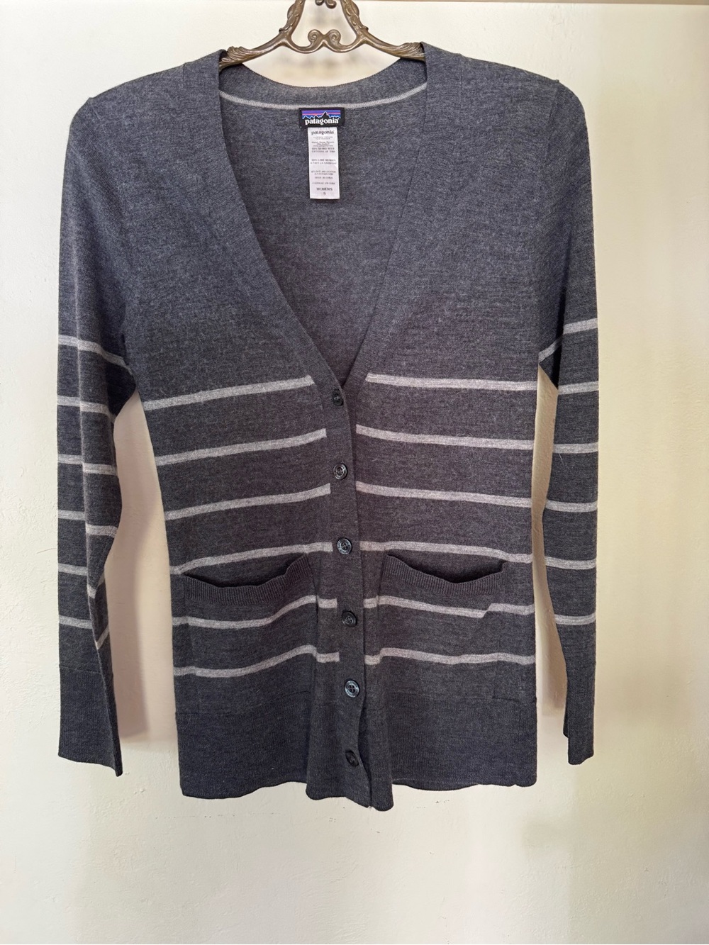 Patagonia 100% Merino Wool Cardigan Sweater Gray Stripe Women’s Small